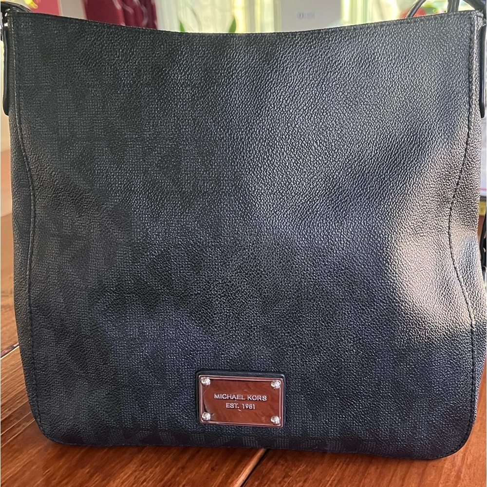 EUC Michael Kors Black Jet Set Messenger Crossbody Bag